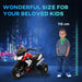 Child with a toy motorcycle in front of a cityscape background, with text indicating size.
