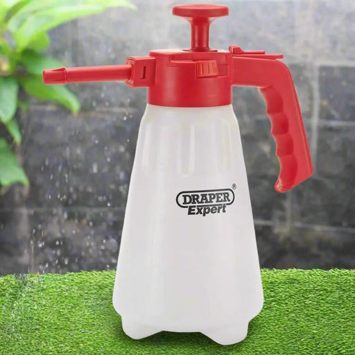 Expert Pump Sprayer in Red 2.5 L - Little and Giant Explorers Draper Tools