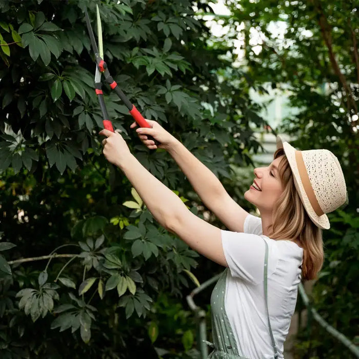 Garden Hedge Shears – Wavy-Edged Blade | Grass and Shrub Trimmers OUTSUNNY - Little and Giant Explorers Outsunny