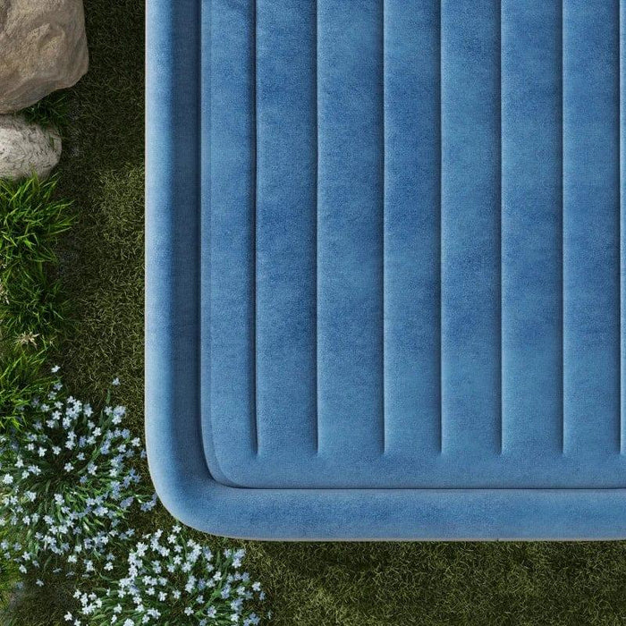 King-Size Inflatable Mattress, with Built-In Electric Pump and Bag - Little and Giant Explorers Outsunny