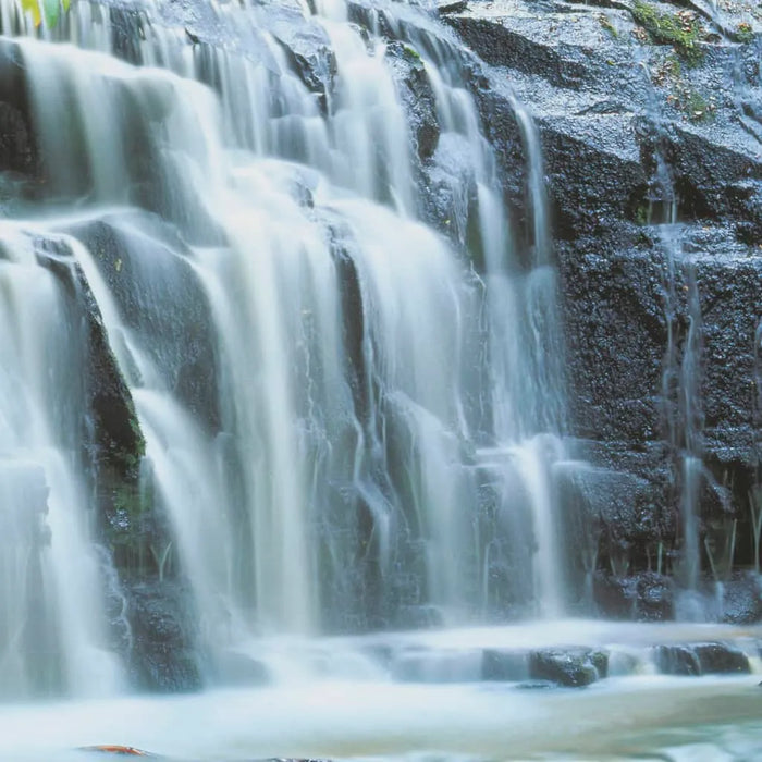 Photo Mural 'Pura Kaunui Falls' (368 x 254cm) - Little and Giant Explorers Komar