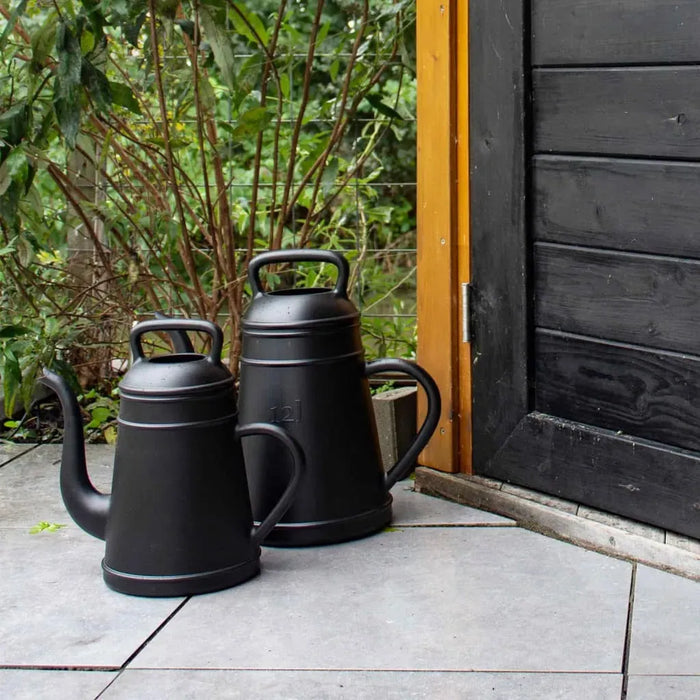 Watering Can 'Xala Lungo' in Black 12 L - Little and Giant Explorers Capi