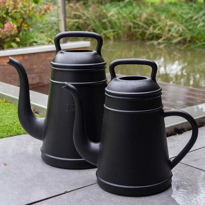 Watering Can 'Xala Lungo' in Black 12 L - Little and Giant Explorers Capi