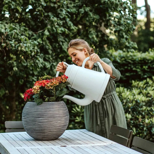 Watering Can 'Xala Lungo' in Light Grey 12 L - Little and Giant Explorers Capi