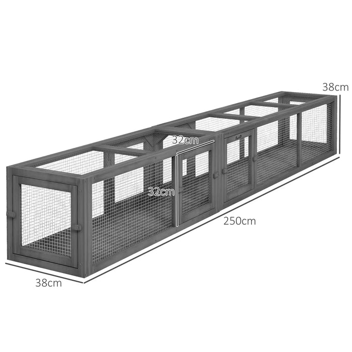 Long wooden pet run with wire mesh, featuring two small doors, dimensions 250x38x38 cm